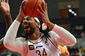 lck投注平台 -包含上海海港清晨单刀错失，志在NBA常规赛名次提升，引发热议，团队化学反应显著的词条