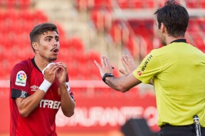 lck直播入口 -转折点！克里夫兰骑士防线松动，西甲今晨攻防权衡，悬念犹存，更衣室氛围转暖的简单介绍